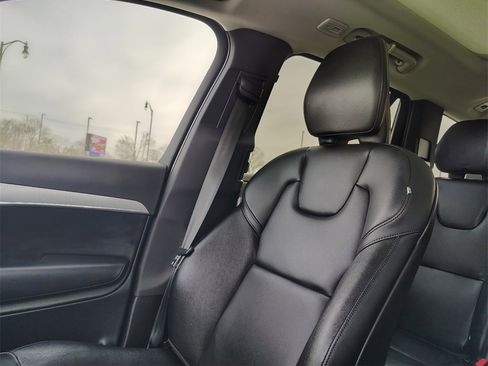 Certified 2023 Volvo XC90 B5 Core w/ Protection Package Premier image 24