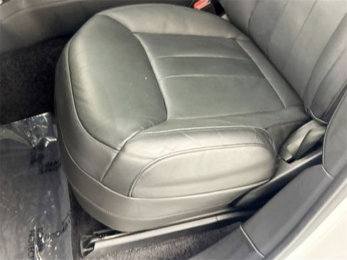 Certified 2023 Land Rover Range Rover SE image 19