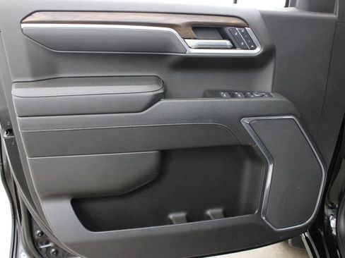 Used 2025 GMC Sierra 1500 SLT AWD/4WD image 17