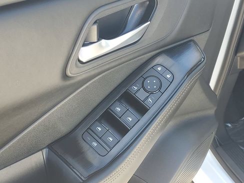 Certified 2025 Nissan Rogue SV FWD image 26