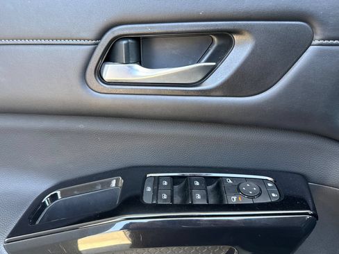 Used 2022 Nissan Pathfinder S w/ Cargo Package AWD/4WD image 10
