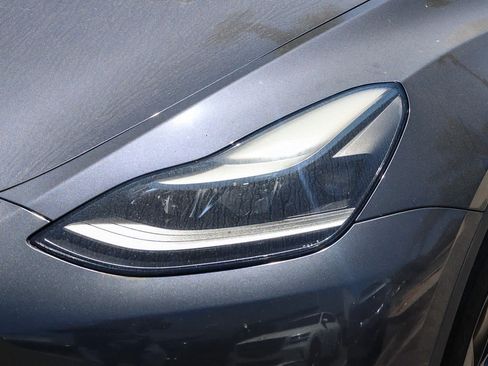 Used 2022 Tesla Model Y Long Range AWD/4WD image 2