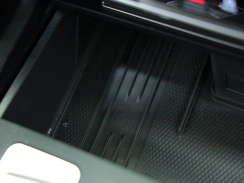 Used 2025 Volkswagen Atlas SE image 21