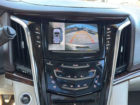 Used 2015 Cadillac Escalade ESV Luxury RWD image 20