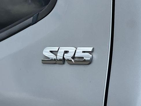 Used 2020 Toyota Tacoma SR5 RWD image 29