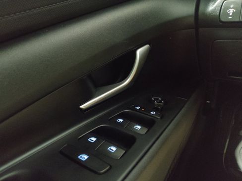 Used 2025 Hyundai Elantra SE FWD image 27