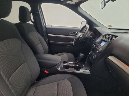 Used 2018 Ford Explorer XLT FWD image 19