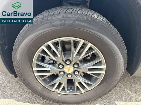Used 2026 Chevrolet Traverse LT w/ Driver Confidence Package FWD image 2