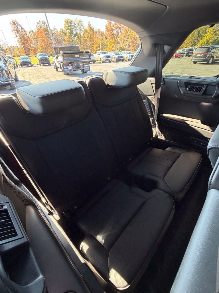 Used 2025 Land Rover Range Rover Long Wheelbase SE AWD/4WD image 17