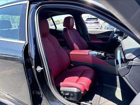 Used 2026 BMW 530i w/ Premium Package RWD image 30