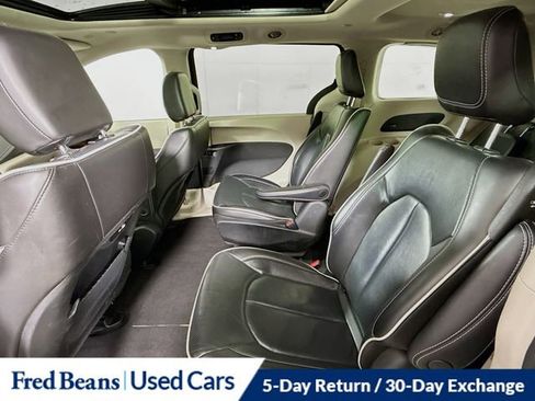 Used 2023 Chrysler Pacifica Limited FWD image 27