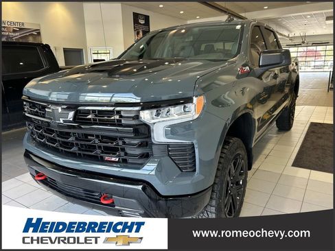 Used 2025 Chevrolet Silverado 1500 LT Trail Boss w/ Convenience Package II AWD/4WD image 6