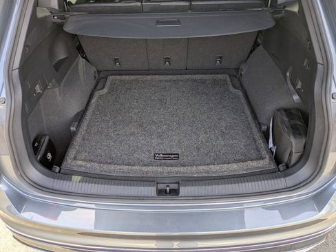 Used 2022 Volkswagen Tiguan SEL R-Line image 33