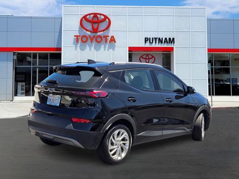 Used 2023 Chevrolet Bolt EUV LT FWD image 4