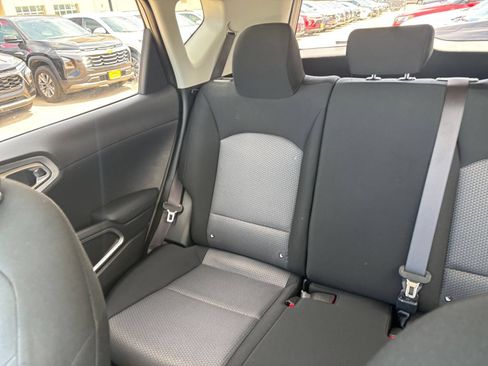 Used 2025 Kia Soul LX w/ LX Technology Package FWD image 37