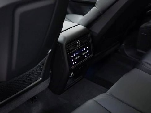 Certified 2025 Porsche Cayenne image 28