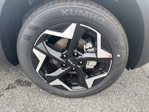 New 2025 Kia Seltos S image 12