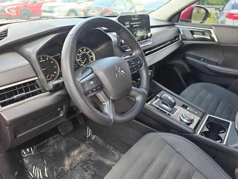 Used 2024 Mitsubishi Outlander SE Black Edition FWD image 16