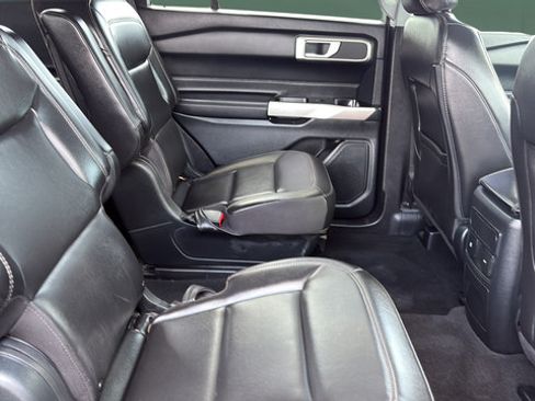 Used 2023 Ford Explorer XLT w/ Equipment Group 202A AWD/4WD image 27