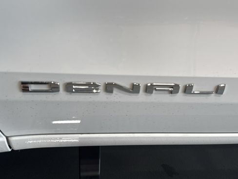 Used 2025 GMC Canyon Denali AWD/4WD image 10