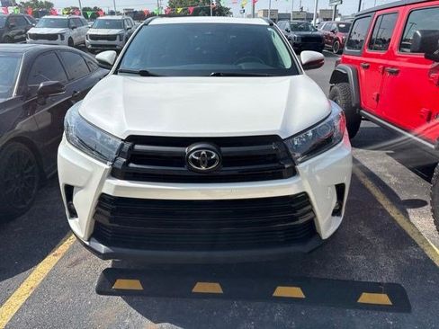 Used 2019 Toyota Highlander SE AWD/4WD image 2