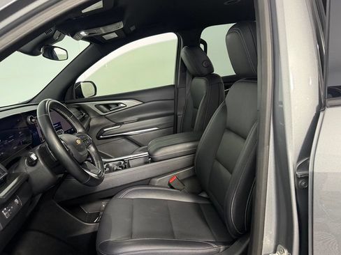 Used 2025 Chevrolet Traverse LT FWD image 22