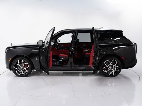 New 2025 Rolls-Royce Cullinan Black Badge w/ Leather Finishing Pack image 8