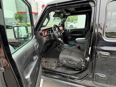 Used 2019 Jeep Wrangler Unlimited Rubicon AWD/4WD image 10