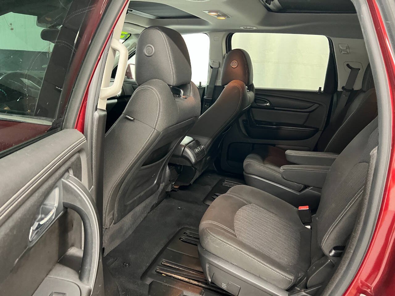 Used 2016 Chevrolet Traverse LT w/ Style and Technology Package FWD image 9