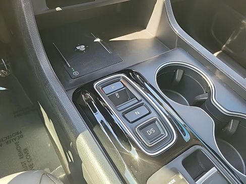 Used 2024 Honda Pilot Touring image 18