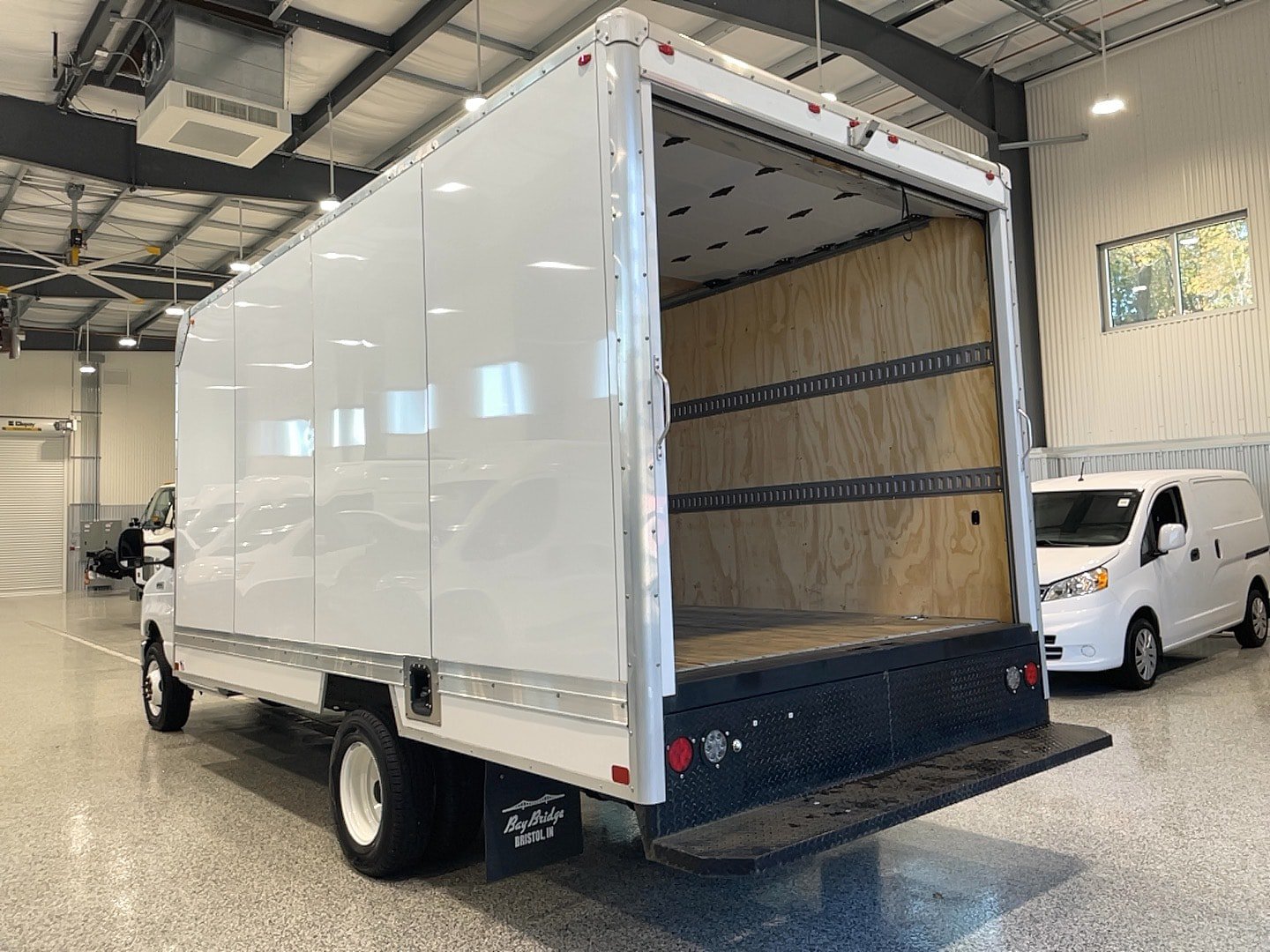 Used 2024 Ford E-450 and Econoline 450 Super Duty w/ Power Windows & Locks Group RWD image 8