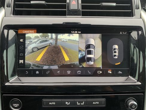 Used 2018 Land Rover Discovery HSE Luxury AWD/4WD image 25