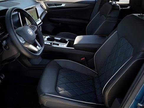 Used 2024 Volkswagen Atlas Cross Sport SEL Premium R-Line image 9