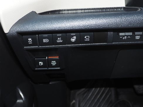 Used 2024 Toyota Sienna Platinum image 30