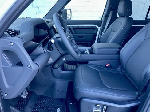 New 2026 Land Rover Defender 130 X-Dynamic SE image 14