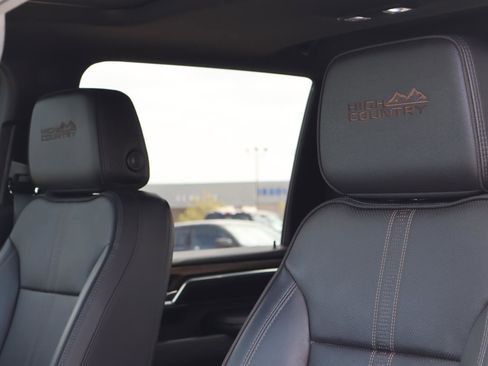 Used 2024 Chevrolet Silverado 2500 High Country w/ High Country Premium Package image 15