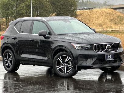 Used 2025 Volvo XC40 B5 Core