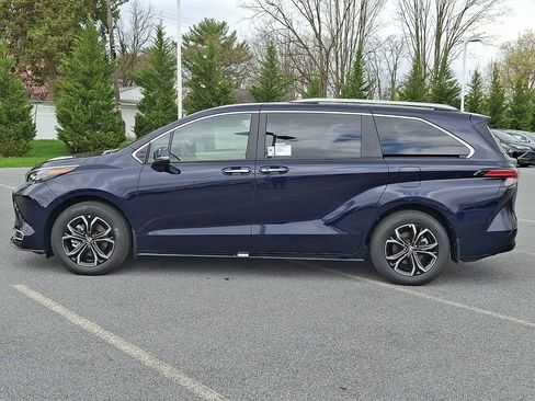 New 2026 Toyota Sienna Platinum image 9