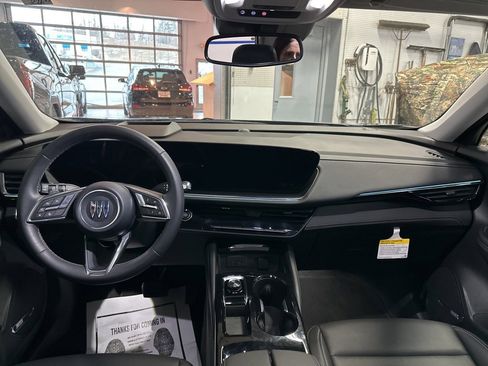 Used 2025 Buick Envision Preferred image 11