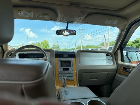 Used 2007 Lincoln Navigator 4WD image 7