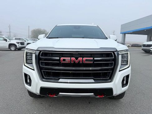 Used 2023 GMC Yukon XL AT4 image 3