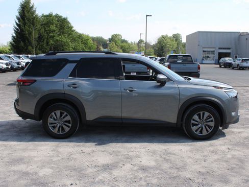 Used 2025 Nissan Pathfinder SV AWD/4WD image 4