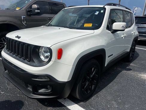 Used 2017 Jeep Renegade Altitude FWD image 2