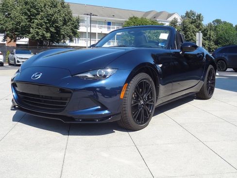 New 2026 MAZDA MX-5 Miata Club w/ Weather Package RWD image 8