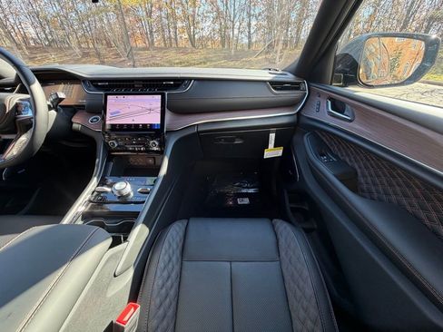 New 2025 Jeep Grand Cherokee Summit image 14