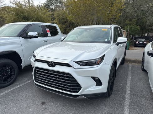 Used 2024 Toyota Grand Highlander Limited image 1