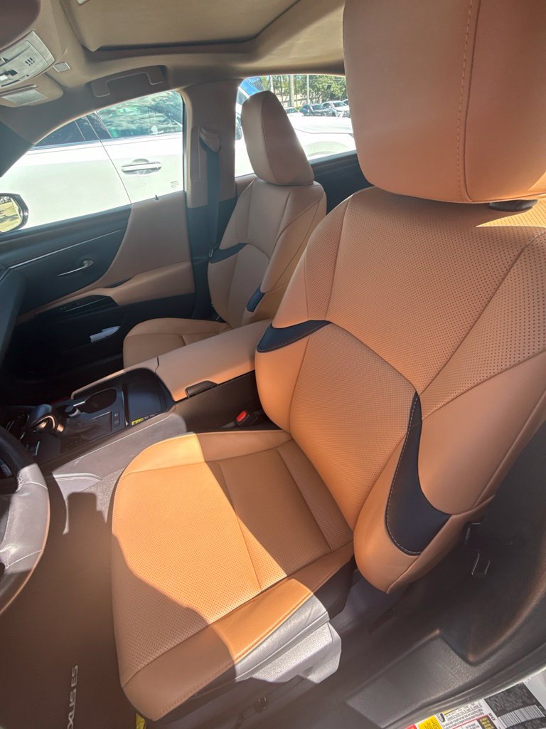 Used 2025 Lexus ES 300h w/ Premium Package FWD image 4