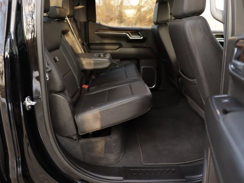 Used 2025 GMC Sierra 1500 SLT image 31