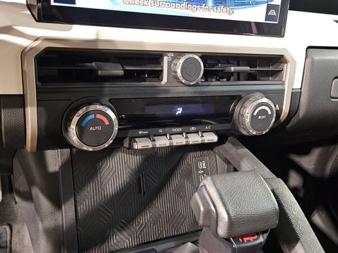 Used 2024 Toyota Tacoma TRD Off-Road AWD/4WD image 31