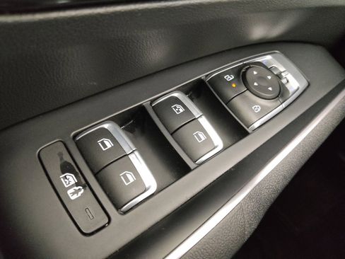 Used 2024 Kia Sorento S image 27